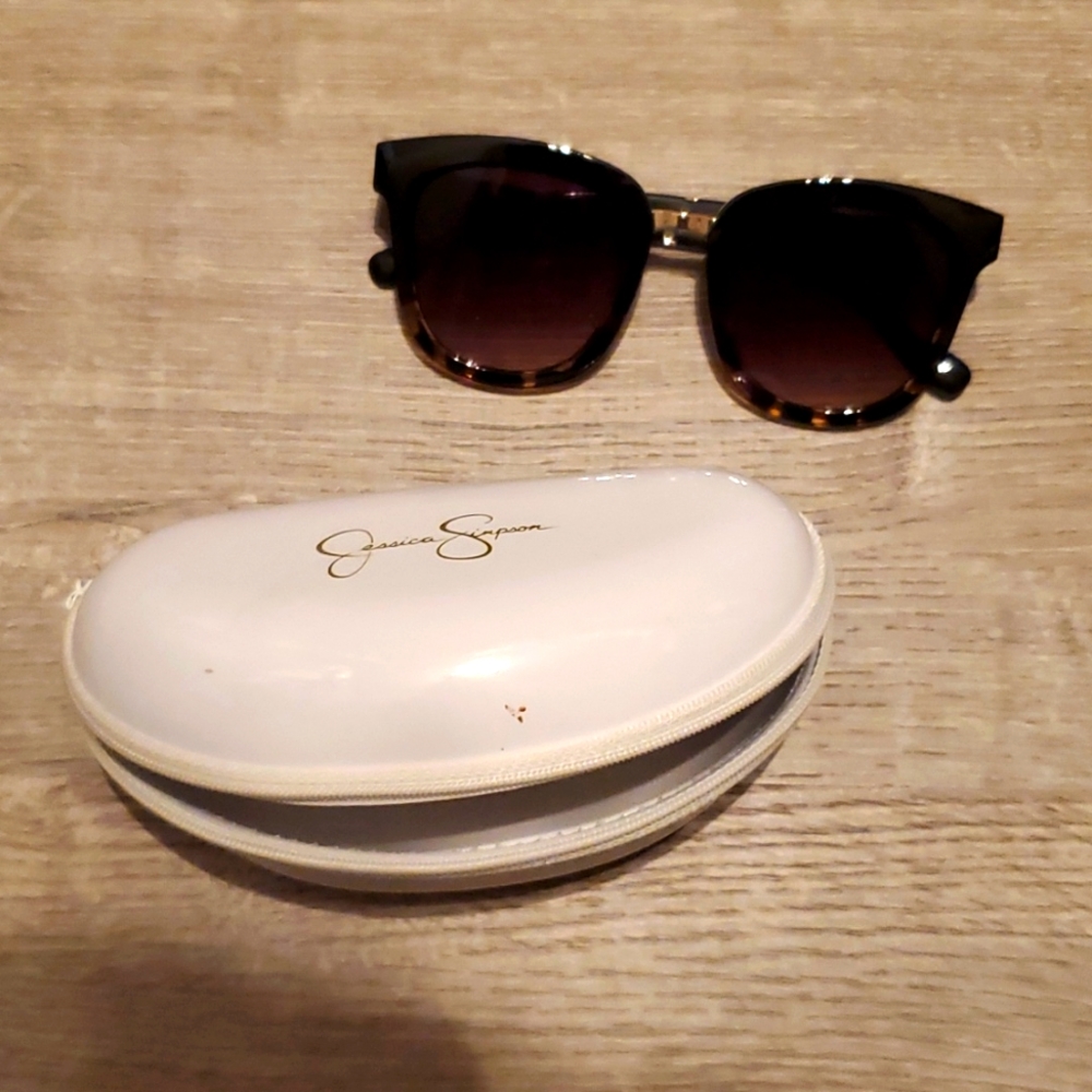 Jessica Simpson sunglasses